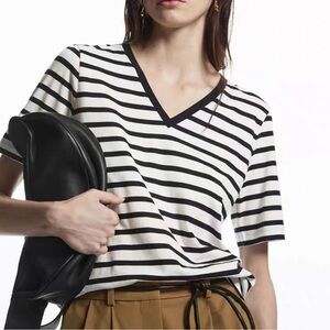 COS Black & White Striped V-neck Loose fitting t-shirt, Elevated Basic sz Med